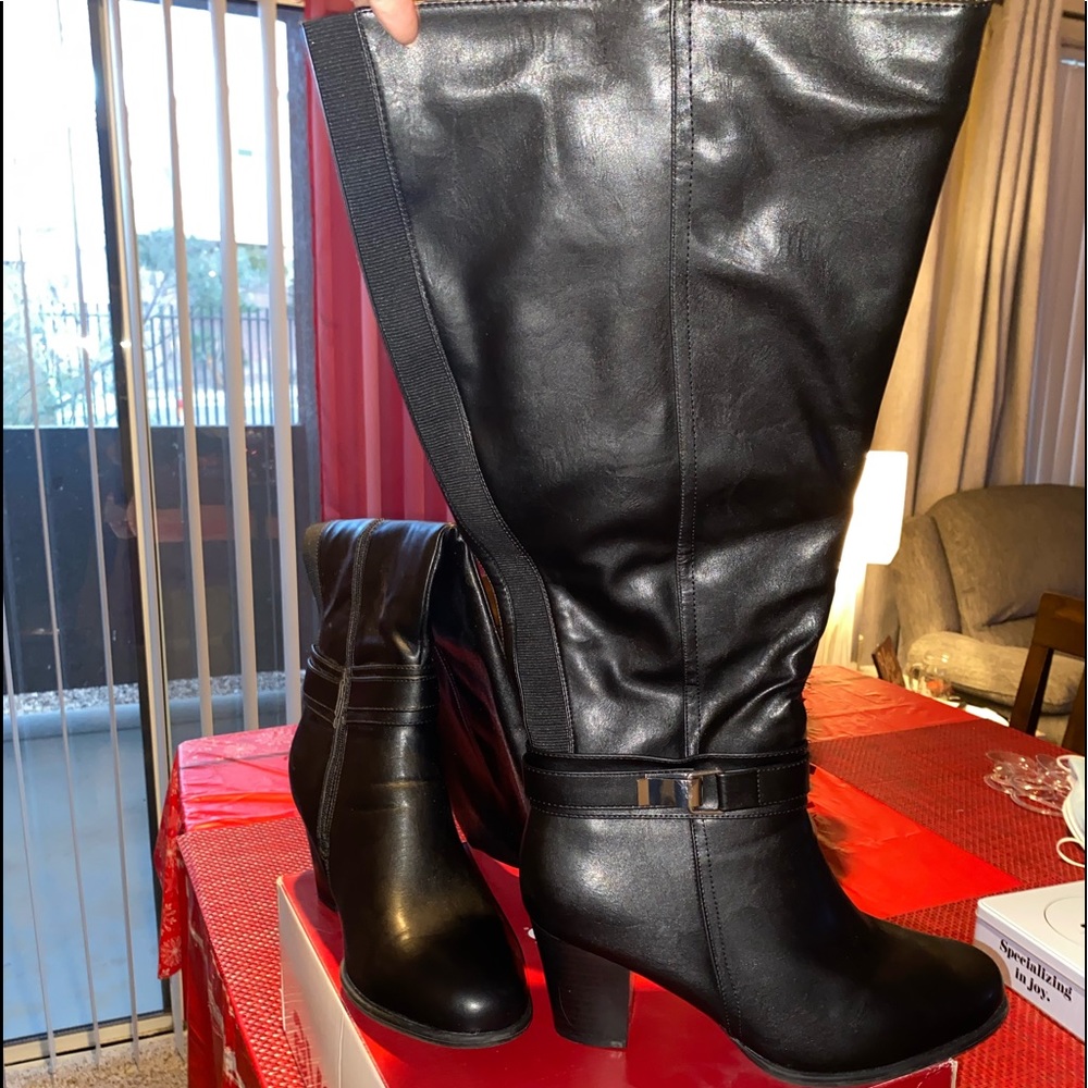 Avenue Wide Calf Heeled Knee Boot